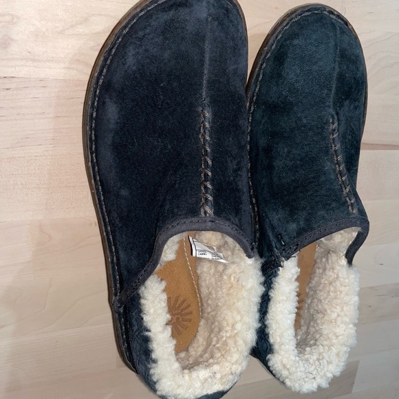 UGG Australia SN 1757 Women's Bettey Black Sheepskin Slip On Shoes Loafers - Picture 2 of 6